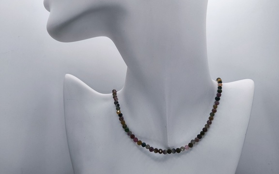 Бусы из турмалина