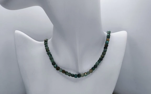 Бусы из хризоколлы