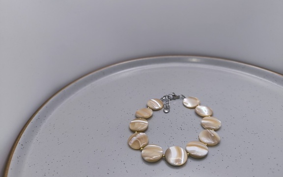 Браслет из перламутра