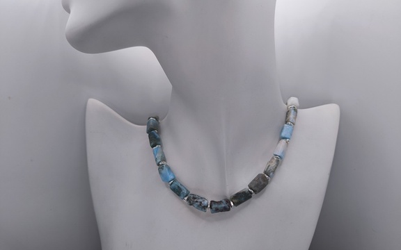 Бусы из ларимара