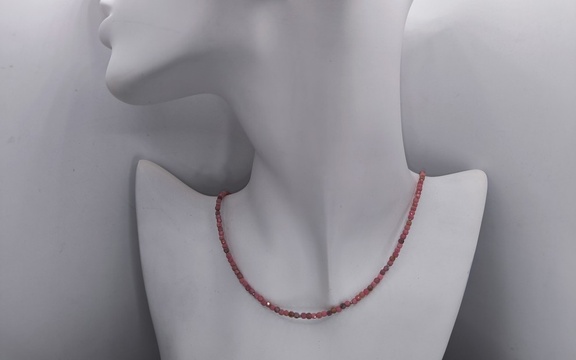 Бусы из родонита