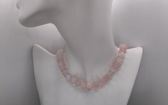 Бусы из розового кварца