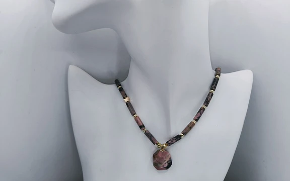 Бусы из родонита ар-4