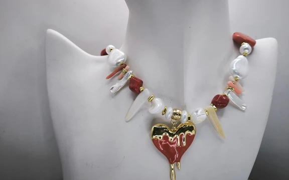 Бусы с кораллом и перламутром