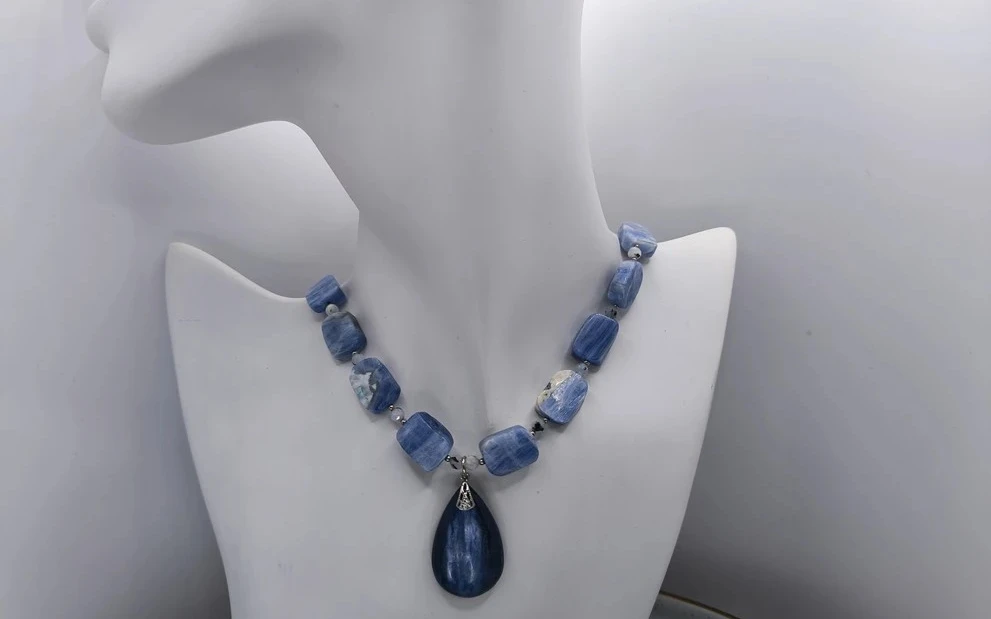 Бусы из кианита с лунным камнем ар-2