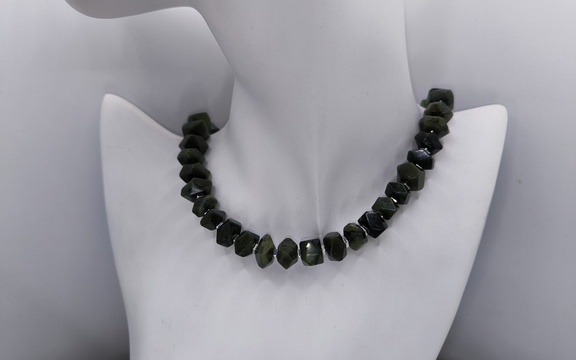 Бусы из нефрита ар-5