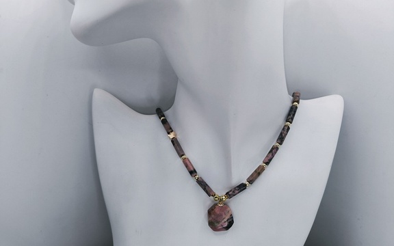 Бусы из родонита ар-4