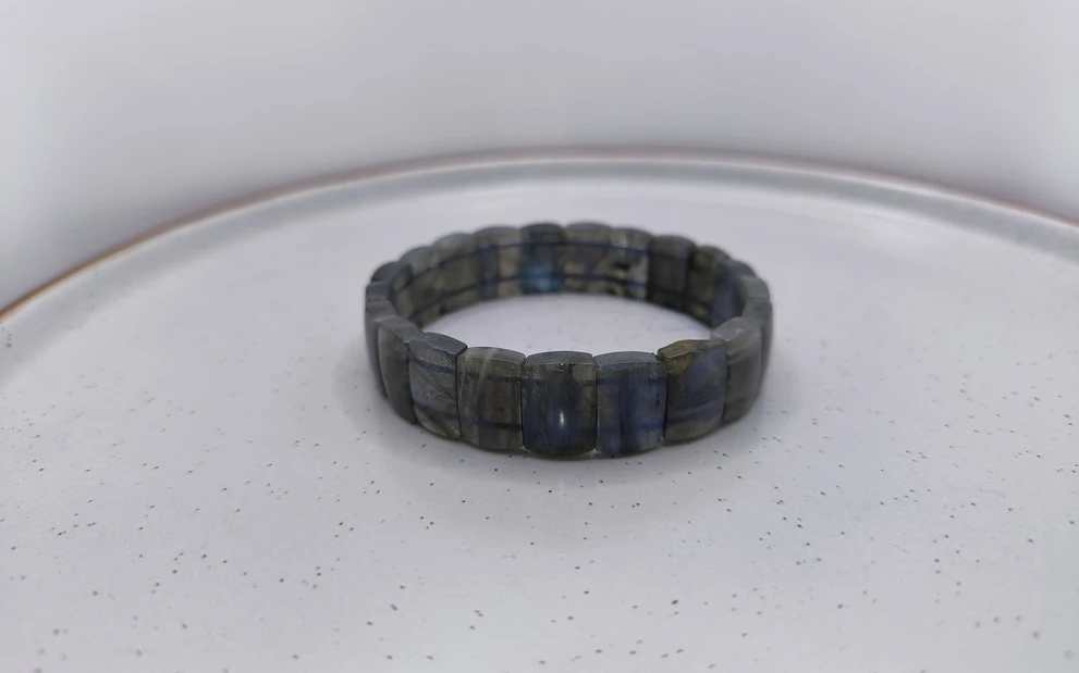 Браслет из лабрадора ар-2