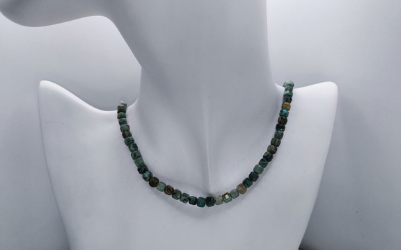 Бусы из хризоколлы