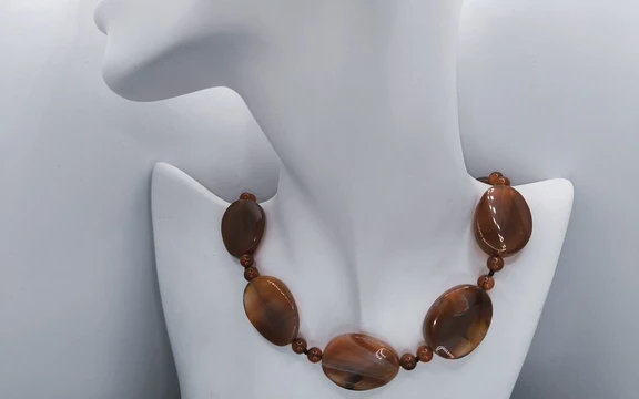 Бусы из сердолика