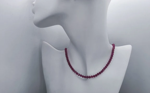 Бусы из розовой шпинели