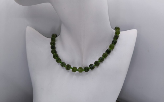 Бусы из нефрита ар-6