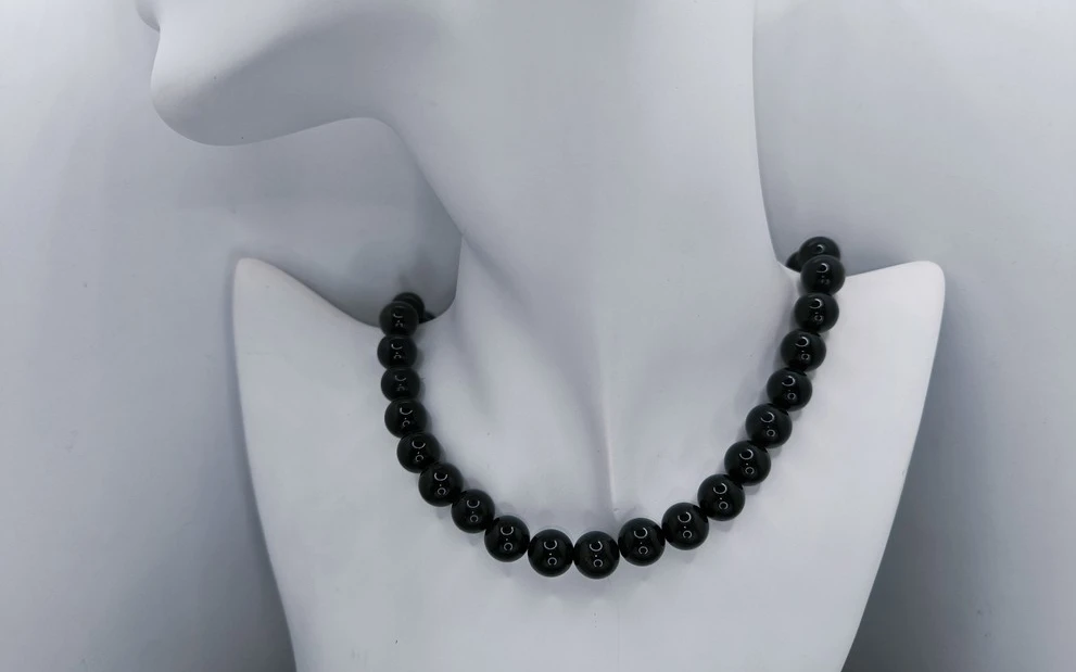 Бусы из обсидиана