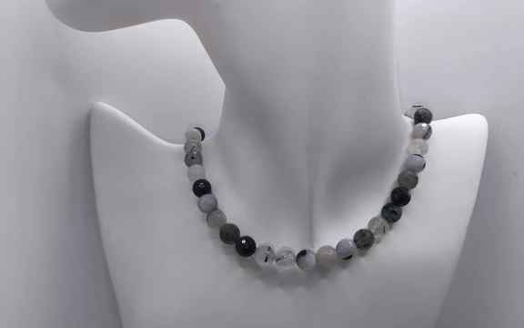 Бусы из волосатика