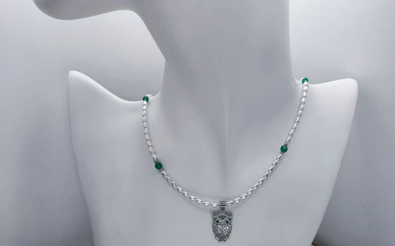 Бусы с хризопразом