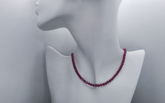 Бусы из розовой шпинели